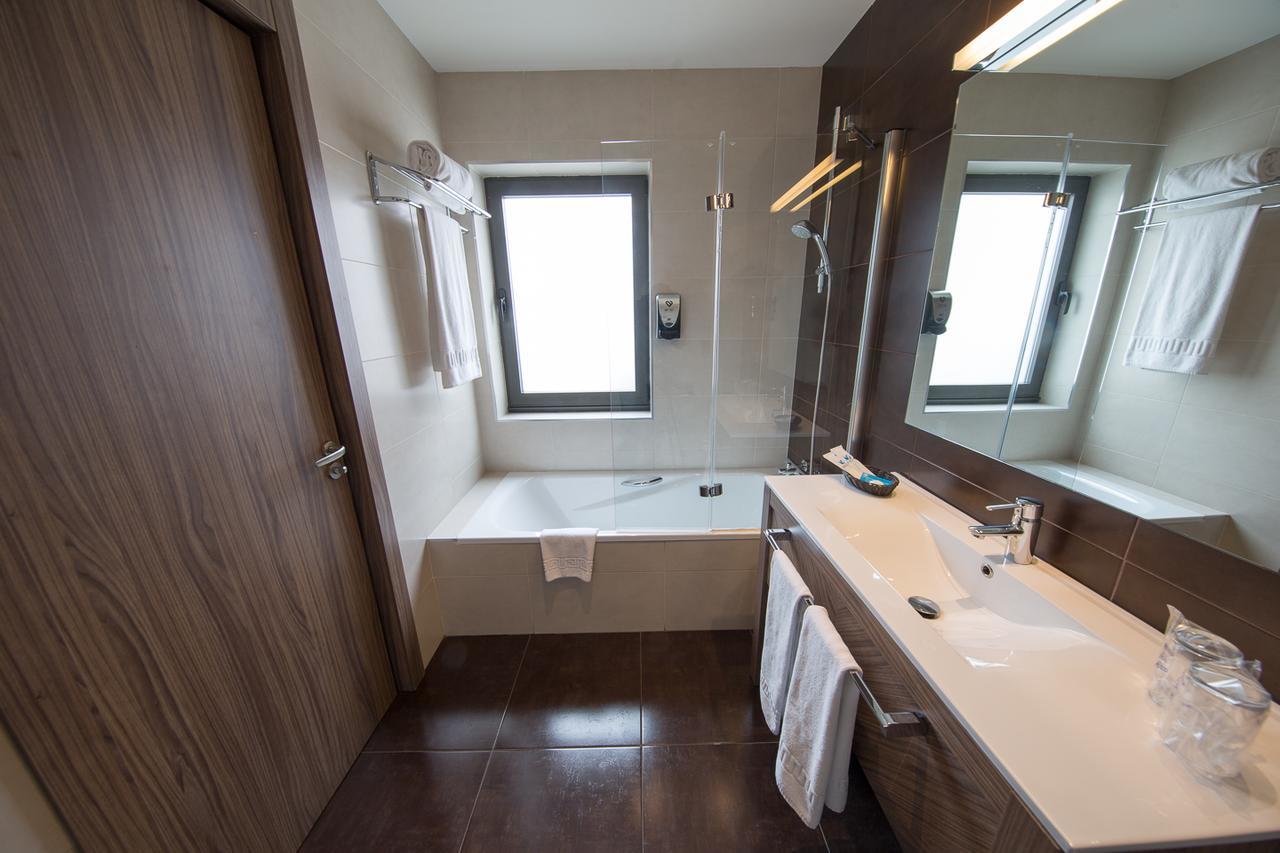 Hotel Aroi Ponferrada Zewnętrze zdjęcie